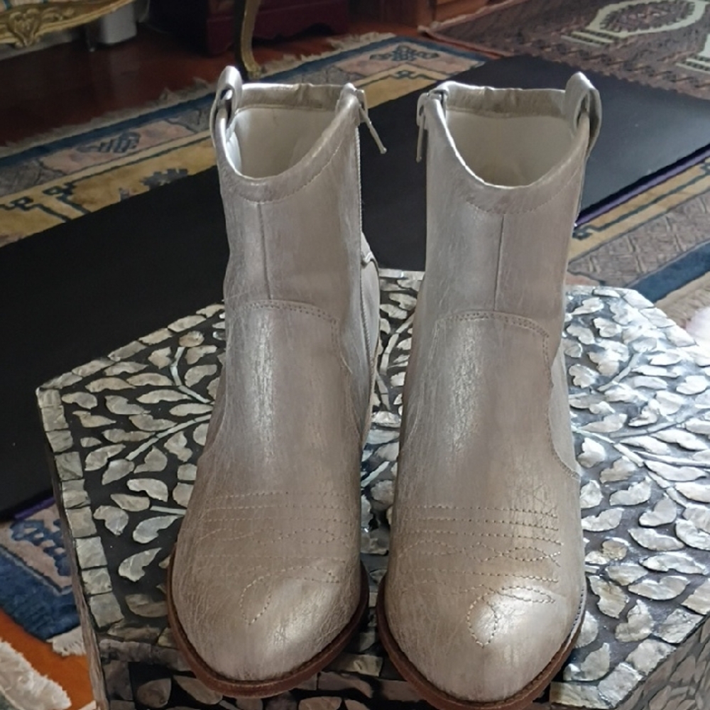 Dirty Laundry Silver Ankle Boots for Women